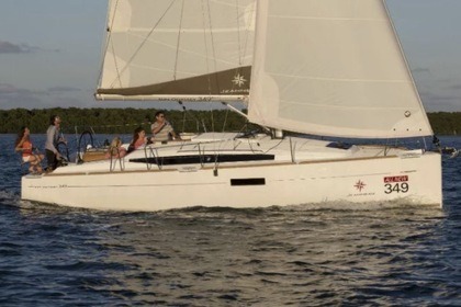 Hire Sailboat Jeanneau Sun Odyssey 349 Dénia