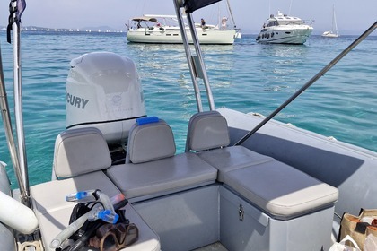 SEMI RIGIDE AVEC SKIPPER PORQUEROLLES