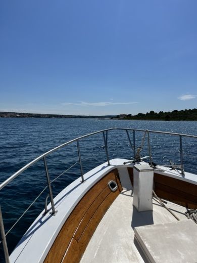 Zadar Motorboat Banko Pasara alt tag text