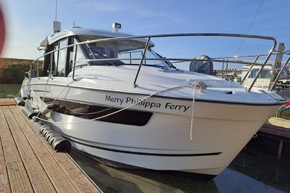 Hire Motor yacht Jeanneau Merry Fisher 895 Queenborough