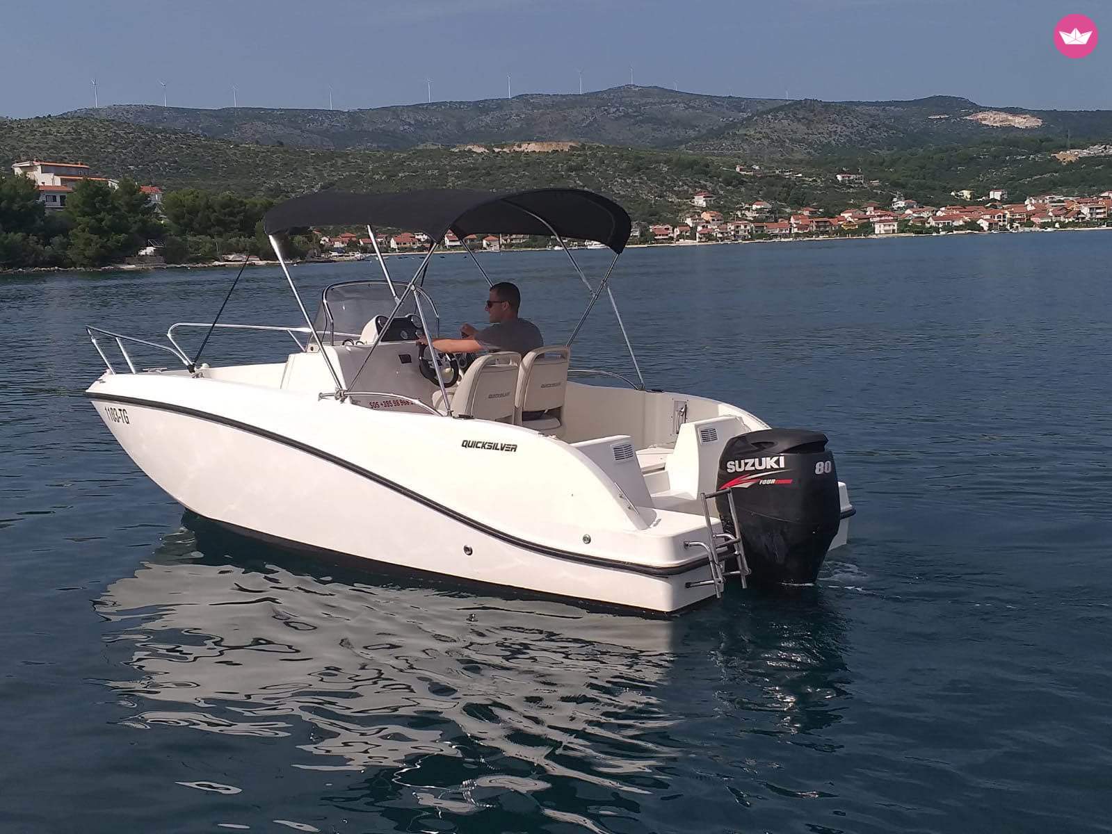 Motorboat Quicksilver 555 Activ  