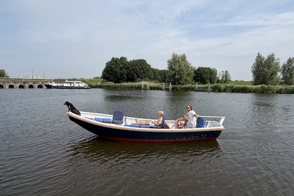 Hire Boat without licence  Oceanwide Vlet De Heen