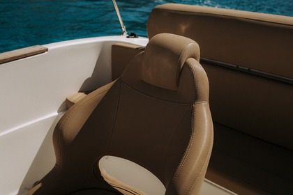 Relax aboard this boat without a license in Menorc