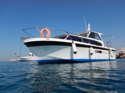 Charter Motorboat Vedette Uniflite 27 Martigues