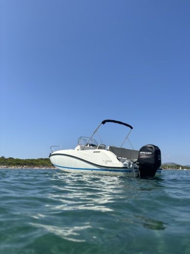 La Londe-les-Maures Motorboat Quicksilver Activ 605 Open alt tag text