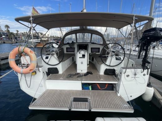 Barcelona Sailboat Jeanneau Sun Odyssey 410 alt tag text