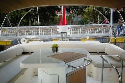 Charter Motorboat Azimut Azimut 47F Shanghai