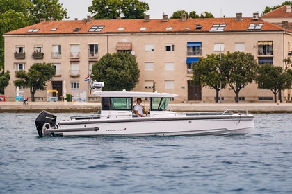 Axopar 28 cabin