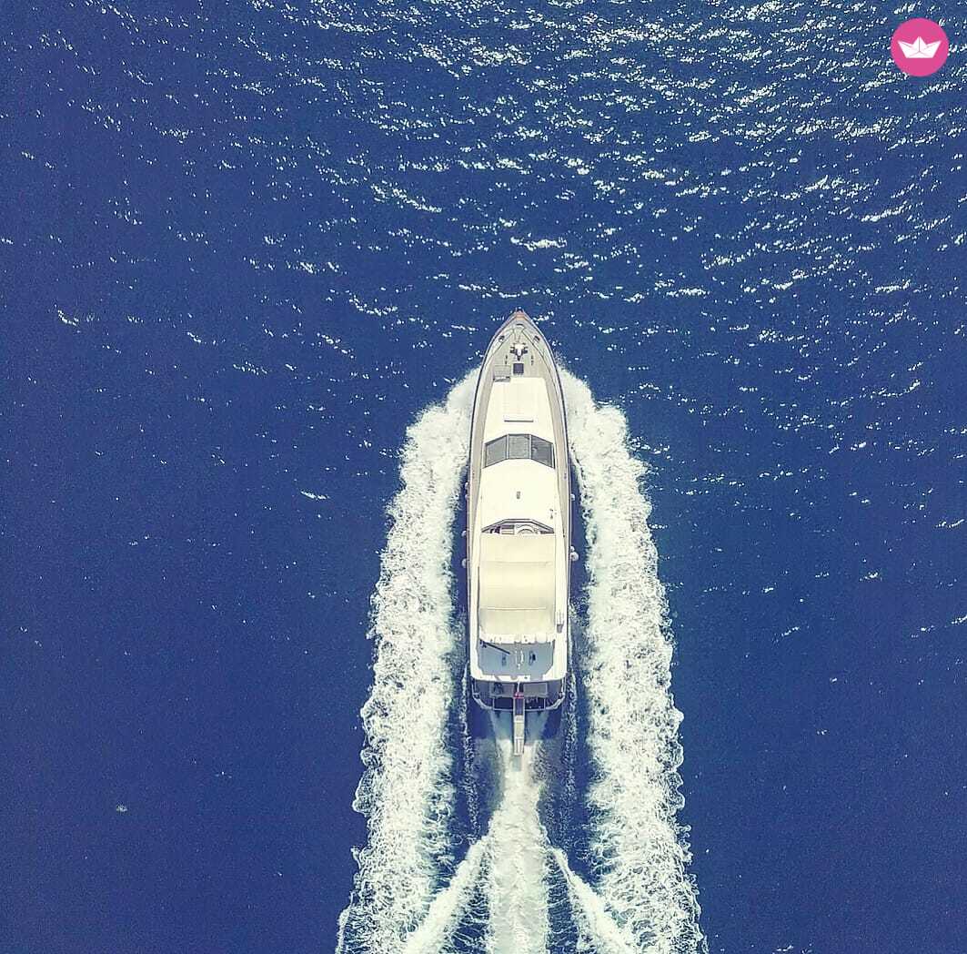 Yacht à moteur Canados