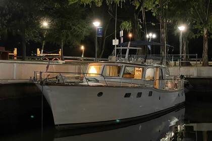 Sail into Elegance: Unforgettable Yachting Experience on the Río de la Plata and Delta del Paraná