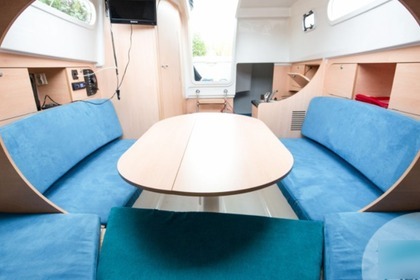 Delphia Nano - łódź motorowa w stylu houseboat