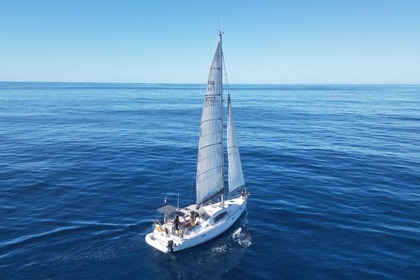 Charter Sailboat Beneteau Oceanis 40 Le Gosier