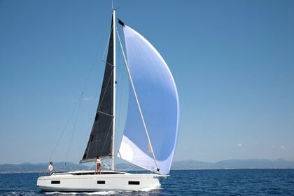 Hire Sailboat Bavaria Yachtbau Bavaria C38 Palma de Mallorca