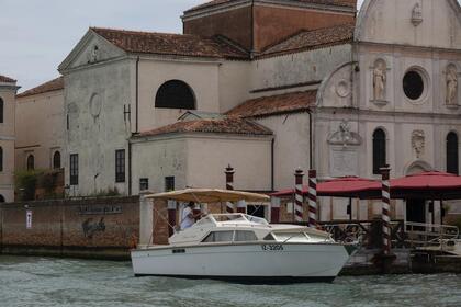 Location Bateau à moteur Chris Craft Supercatalina 28 Venise