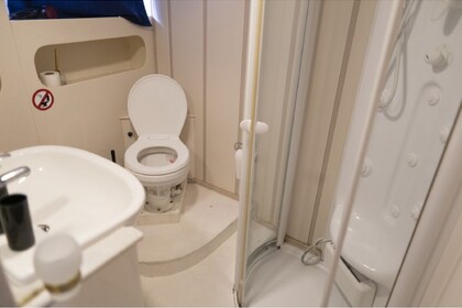 M398 Ultraluxury Motoryacht For Rent 6 People