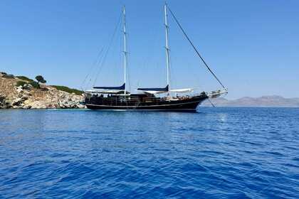 Location Goélette Clean and Bright 100 ft Luxury Gulet 14 People 7 Cabins Marmaris