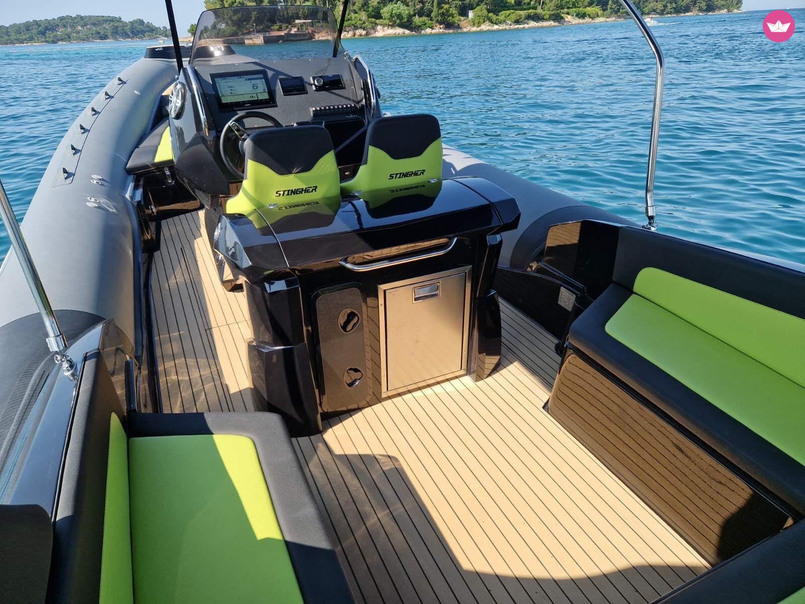 Semi-rigide STINGHER 32GT 600cv 8