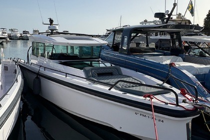 Axopar 37 XC Cross Cabin