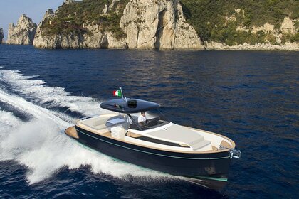 Hyra båt Motorbåt Apreamare Gozzo 35 Capri
