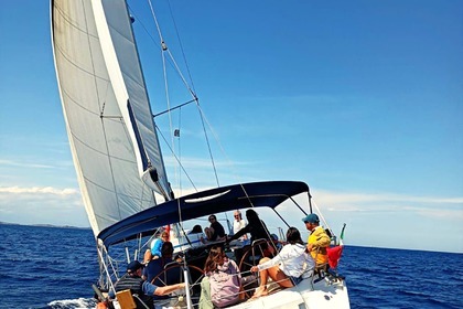 Escursione giornaliera in barca a vela a la maddalena