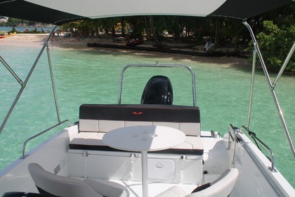 barca per visitare le isole e mangrovie