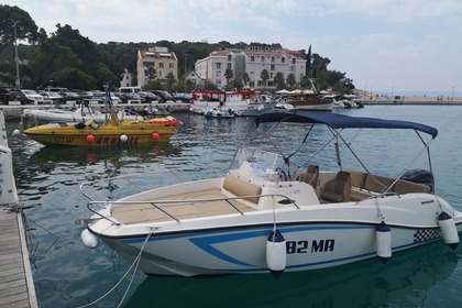 Charter Motorboat QUICKSILVER 675 Sundeck Makarska