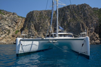 Charter Catamaran Fountaine Pajot Belize 43 Palmeira