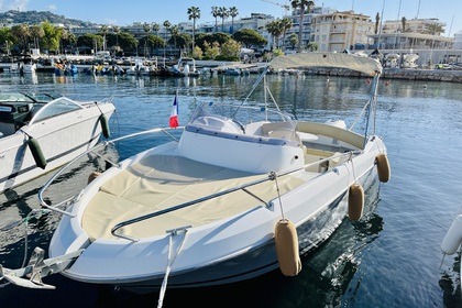Charter Motorboat Beneteau Flyer 650 Sundeck Cannes