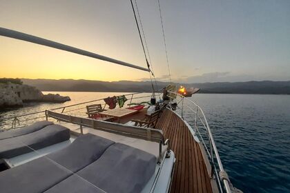 Traditional Gulet with a capacity of 8 people