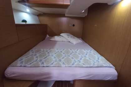 Daily or more rent experience with a professional skipper