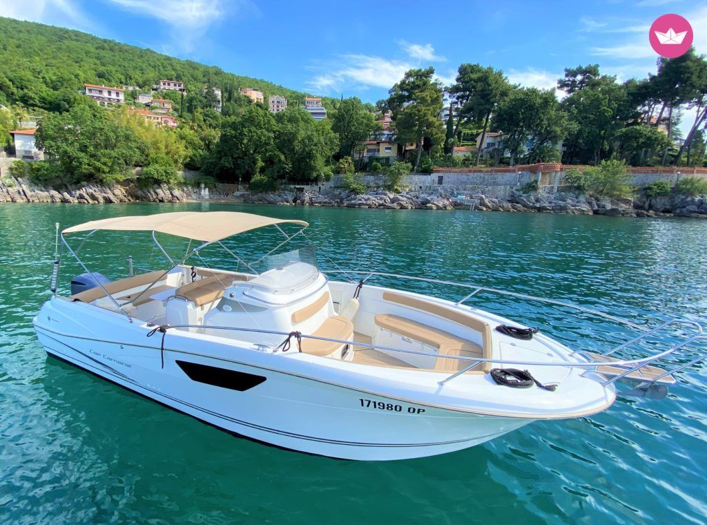 Bateau à moteur Jeanneau cap camarat 8,5 cc 300cv