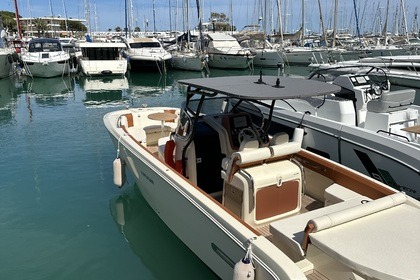 Location Bateau à moteur invictus SX280 Villeneuve-Loubet