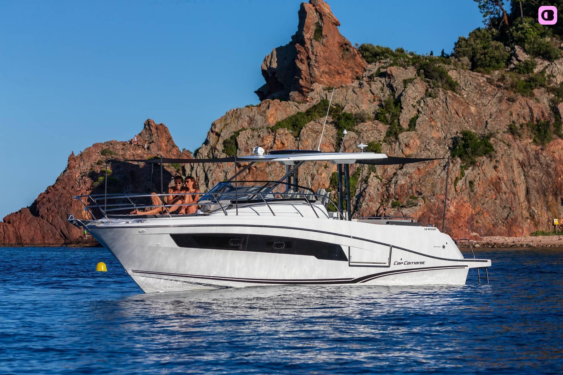 Bateau à moteur Jeanneau Cap Camarat 10.5 WA S2 800cv 3