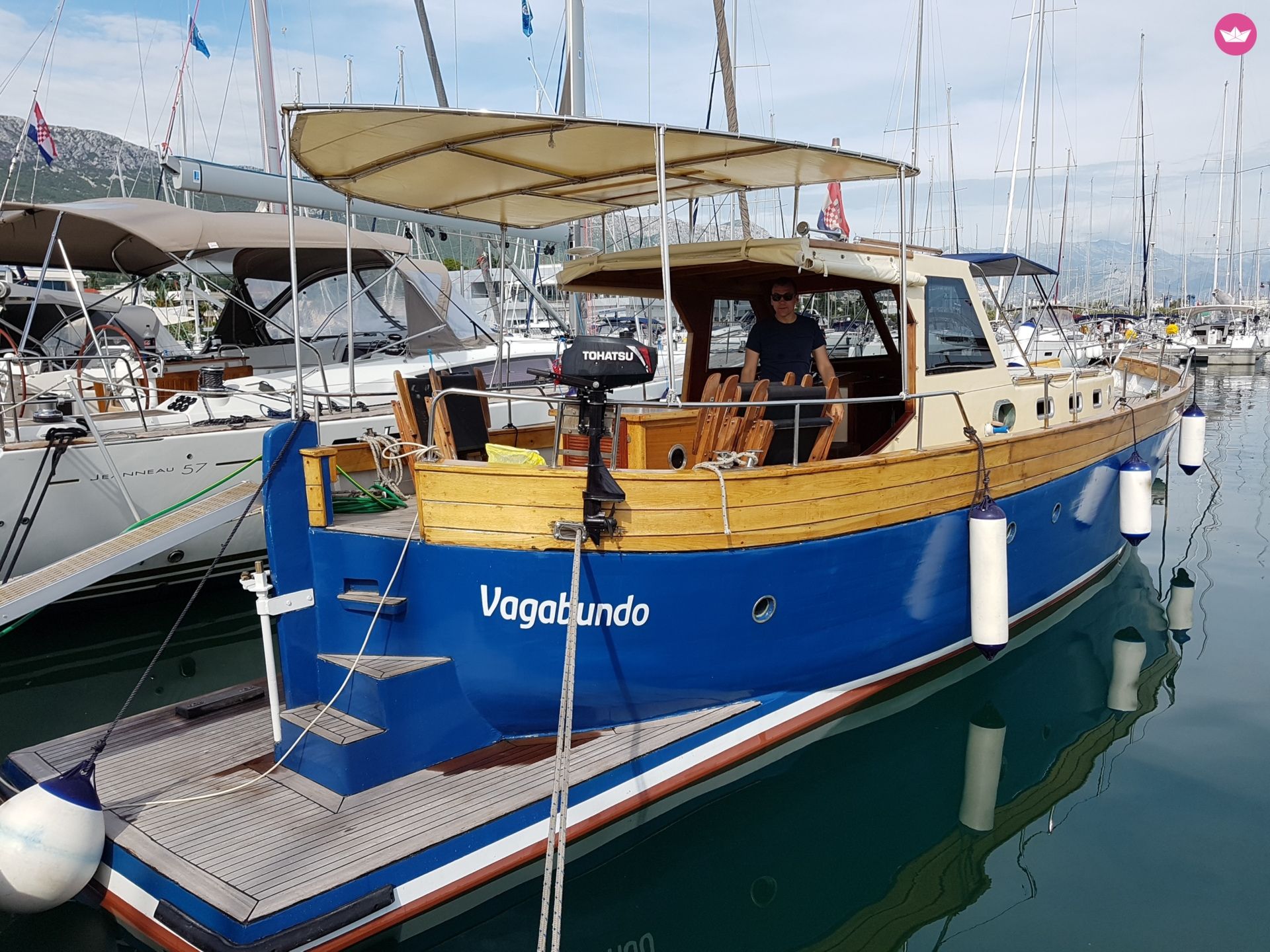 Motorboat Traitional Croatian Boat Leut Vagabundo for hire
