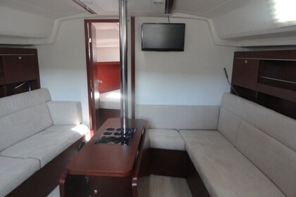 Sail the Adriatic on "Riana" Hanse 385 from 2015.