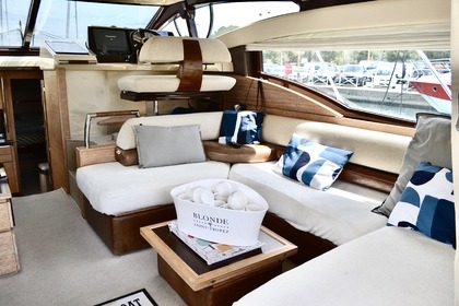 Superb Azimut 47