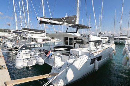 Charter Catamaran  Lagoon 40 (2) Sukošan