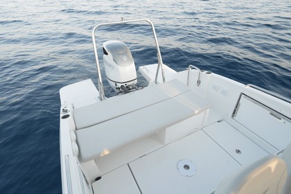 Hyra båt Motorbåt Beneteau Flyer 8 Spacedeck Roses