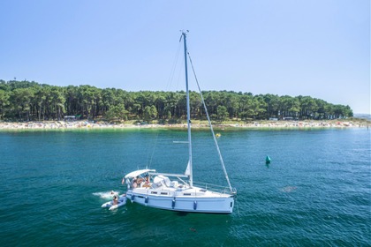 Rental Sailboat Bavaria Yachts 32 CRUISER Sanxenxo