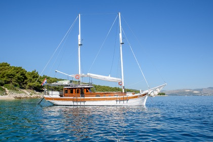 Hyra båt Guletbåt Traditional Gulet Split