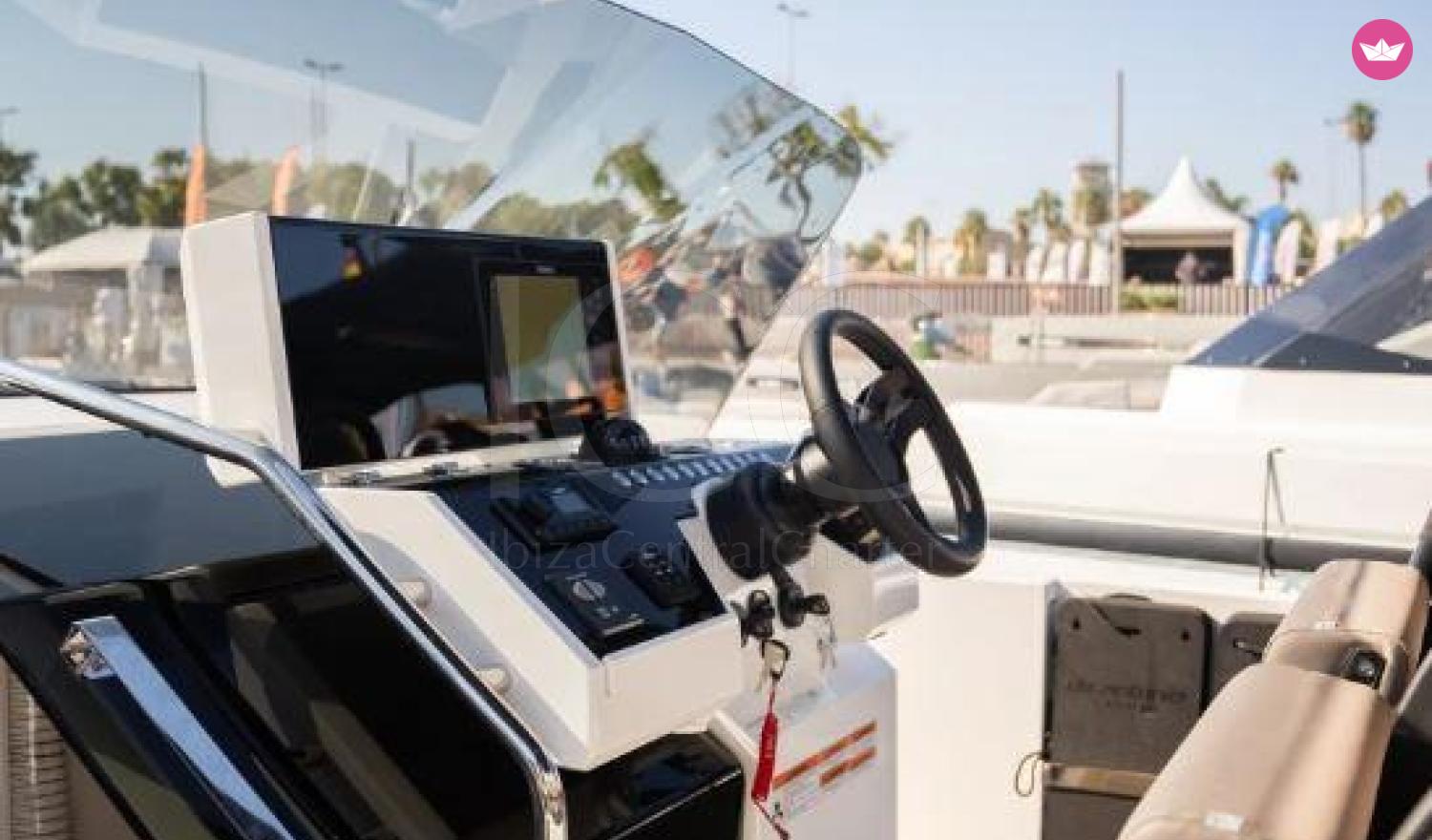 Bateau à moteur De Antonio Yachts D32 500cv 6