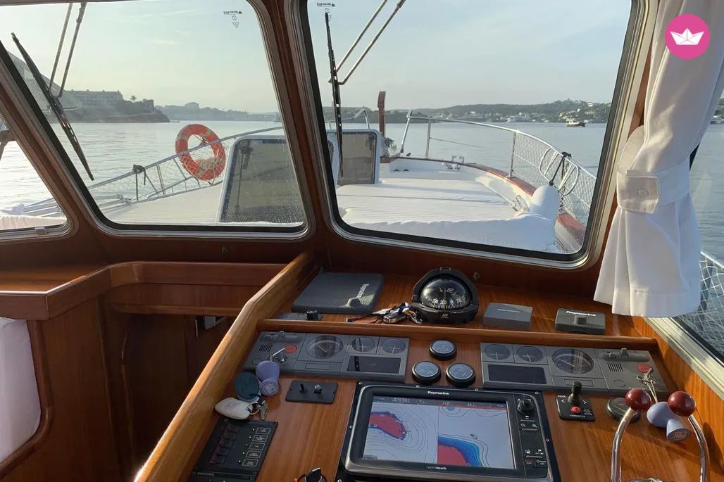 Bateau à moteur MENORQUIN YACHTS MENORQUIN 120 600cv 7