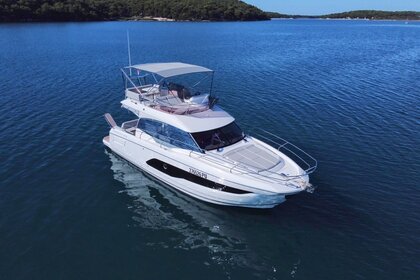 Rental Motorboat Jeanneau Prestige 420 Fly Medulin