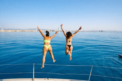 375€ Paseo de 2h en Barco por Barcelona