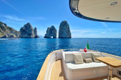 Rental Motorboat Apreamare Gozzo Capri