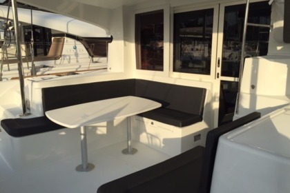 Charter Catamaran Lagoon-Bénéteau Lagoon 40 - 4 + 2 cab Alimos