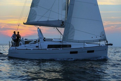 Charter Sailboat BENETEAU OCEANIS 35 Dubrovnik