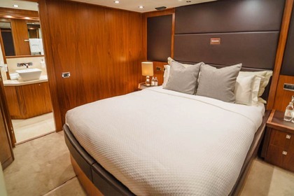 40 Meters Yacht with Jakuzi in Dubai on Your Service