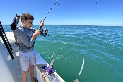 Hire Motorboat Jeanneau Merry Fisher Marlin 855 Saint-Gilles-Croix-de-Vie