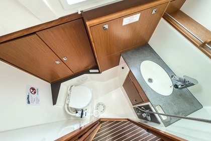 Hyra båt Segelbåt Bavaria Yachtbau Bavaria Cruiser 37 - 3 cab. Pula